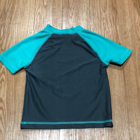 Rash guard - Picture 2 of 3